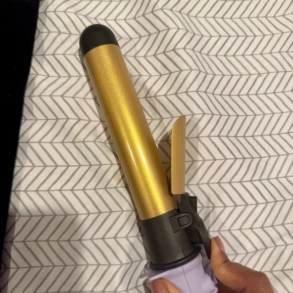 Automatic Rotating Curling Iron - 1 1/4 Inch - Picture 4 of 10